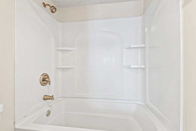 Building Photo - Bolinwood condo available May 1!  ! 3 beds, 2 baths in GREAT location in Chapel Hill!