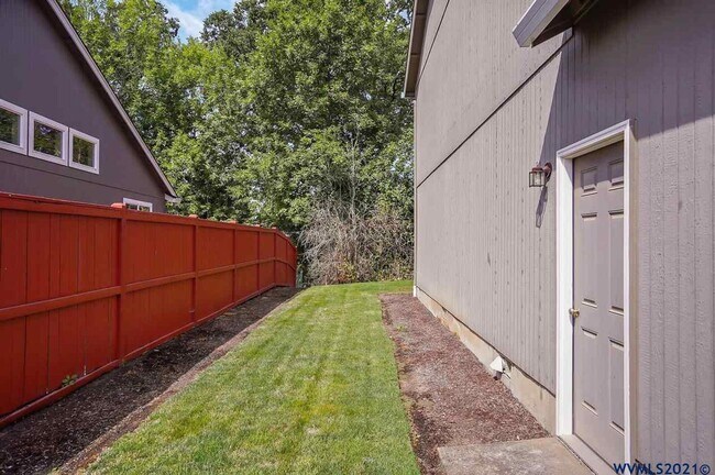 Building Photo - 848 NE Millstream Pl