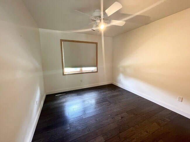 Building Photo - 3010 Fairview Rd SW