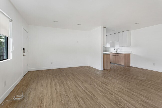 Building Photo - 1949 Park Grove Ave