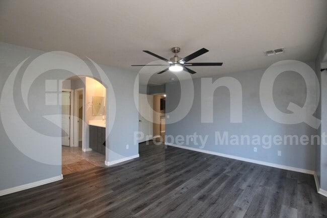 Building Photo - 5513 S 27th Dr