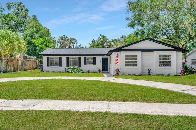 Primary Photo - Remodeled Pool Home in the Heart of Brandon, FL