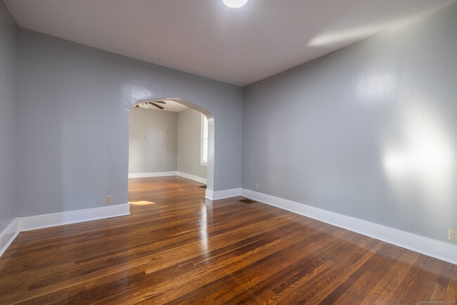 Building Photo - 216 Howard Ave