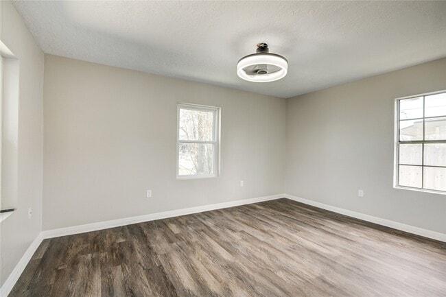 Building Photo - 418 S Kansas St