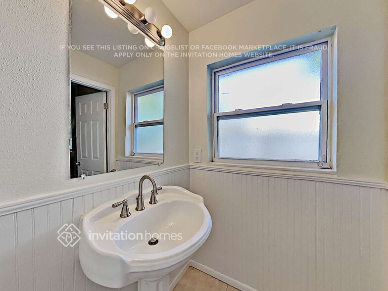 Building Photo - 5335 Laurelwood Pl