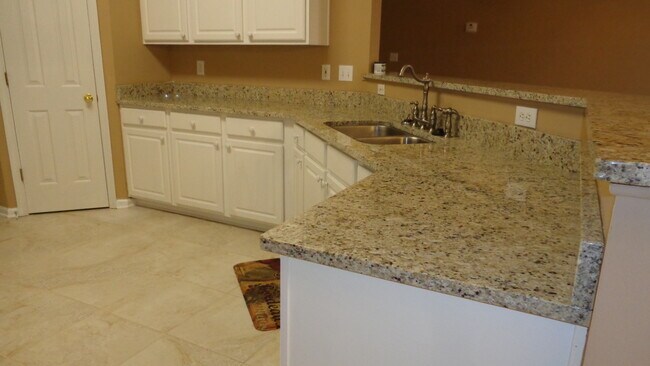 Building Photo - Beautiful 5br/3ba Arlington home with lots of upgrades! Pets are owner approval, fees apply. Carp...