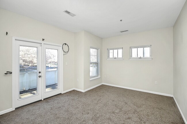 Building Photo - 526 N Davidson St