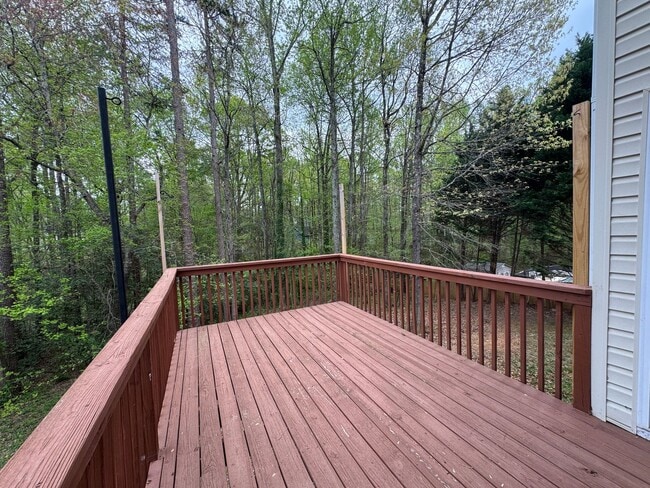 Building Photo - Ready to show!