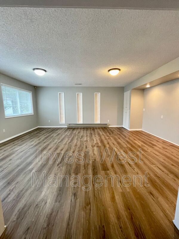 Building Photo - 6224 NW Dogwood Dr