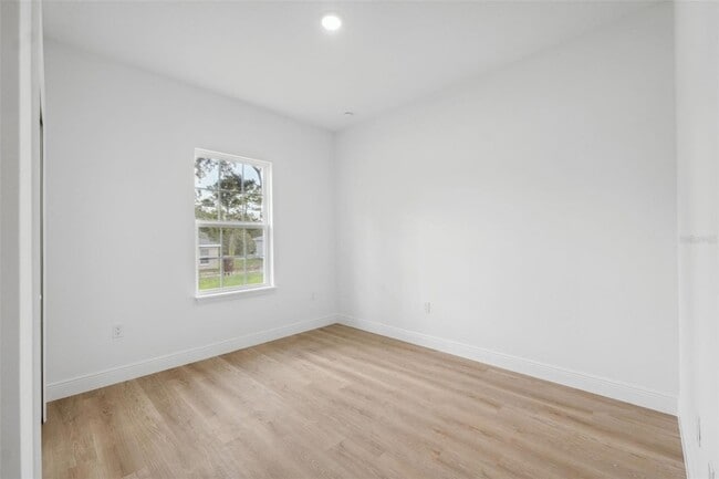 Building Photo - 14930 SW 66th Ave