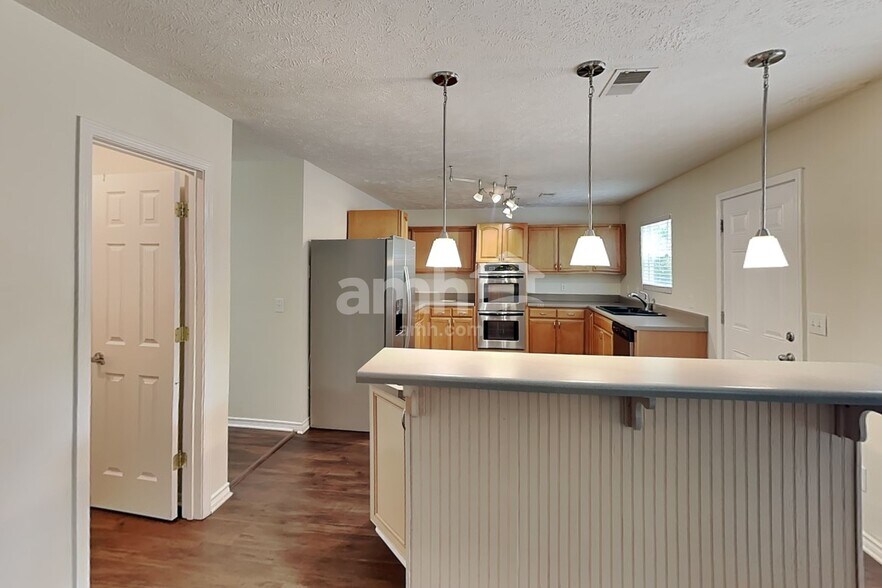 Building Photo - 2651 Sutherland Dr