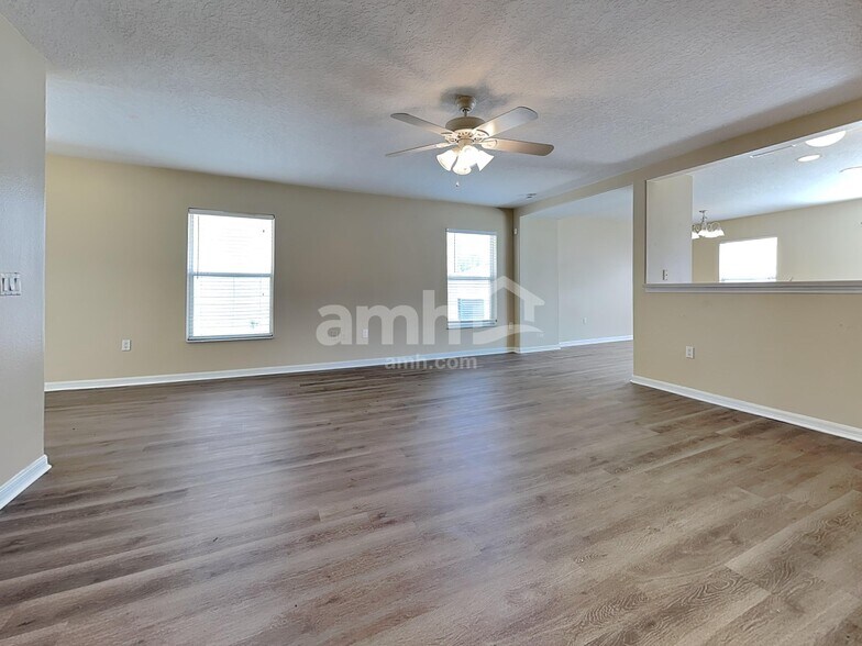 Building Photo - 10512 Boyette Creek Blvd