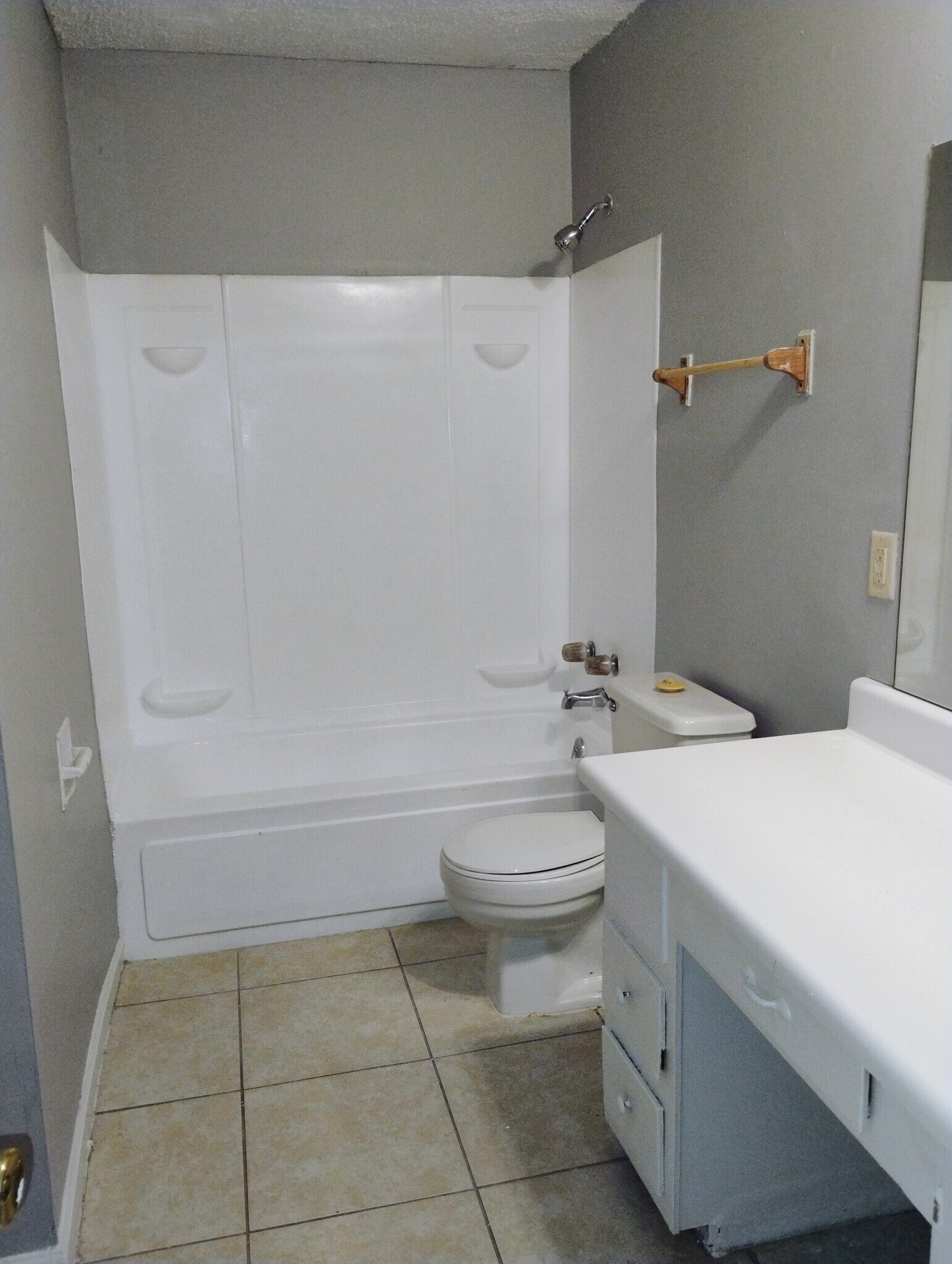 Building Photo - 1652 Cedar Lake Dr