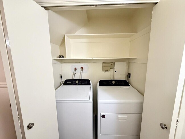 Building Photo - 136 E 400 N