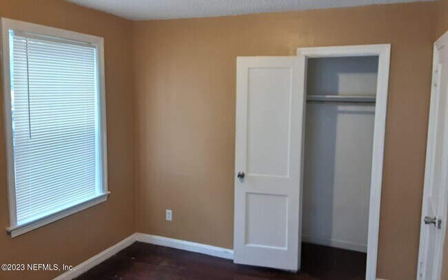 Building Photo - 918 Cornwallis Dr