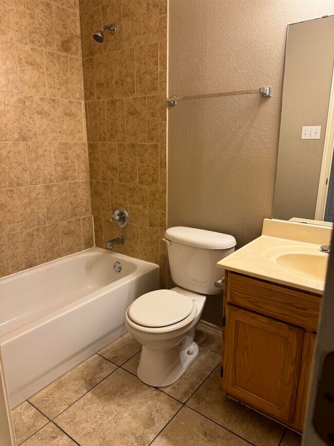 Building Photo - 516 Valdosa Dr