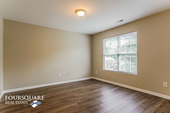 Building Photo - Single Family House | 1st floor Bedroom | ...