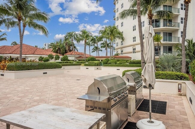 Building Photo - 20000 E Country Club Dr