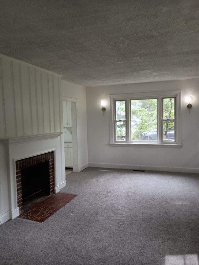 Building Photo - 3815 Noble Ave
