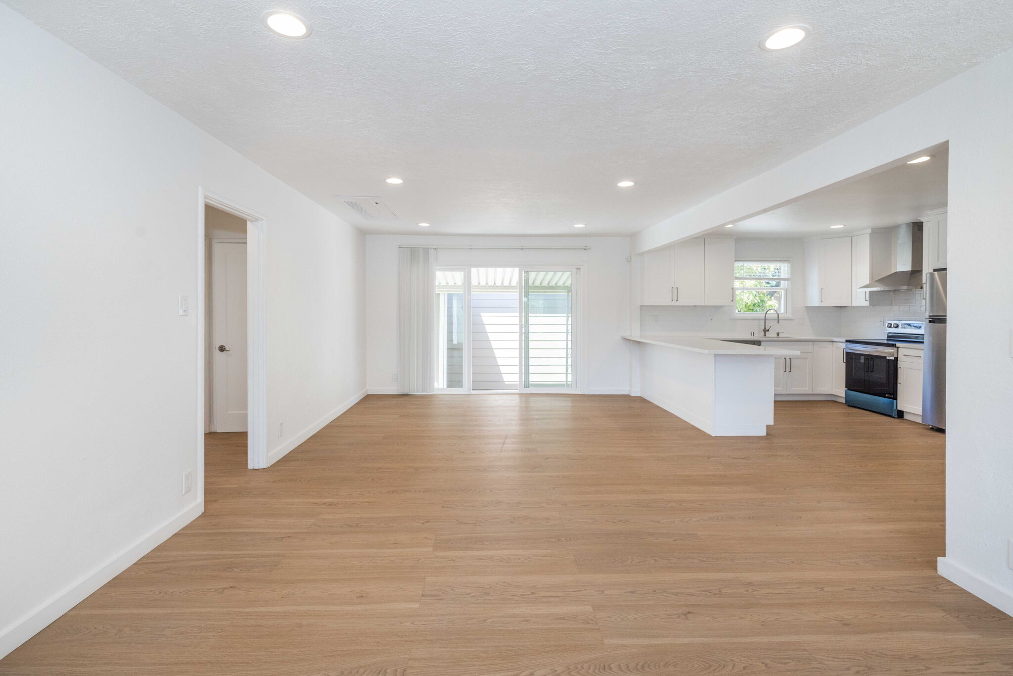Family & kitchen - 19139 Vaughn Ave