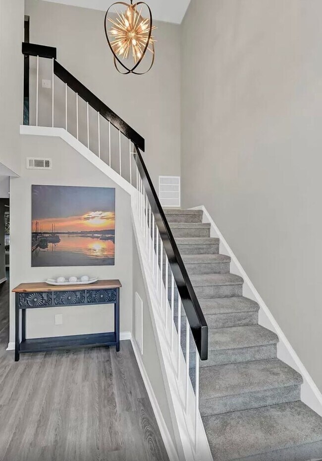 Building Photo - 3 Bedroom 3 Bathroom Condo in Yacht Cove
