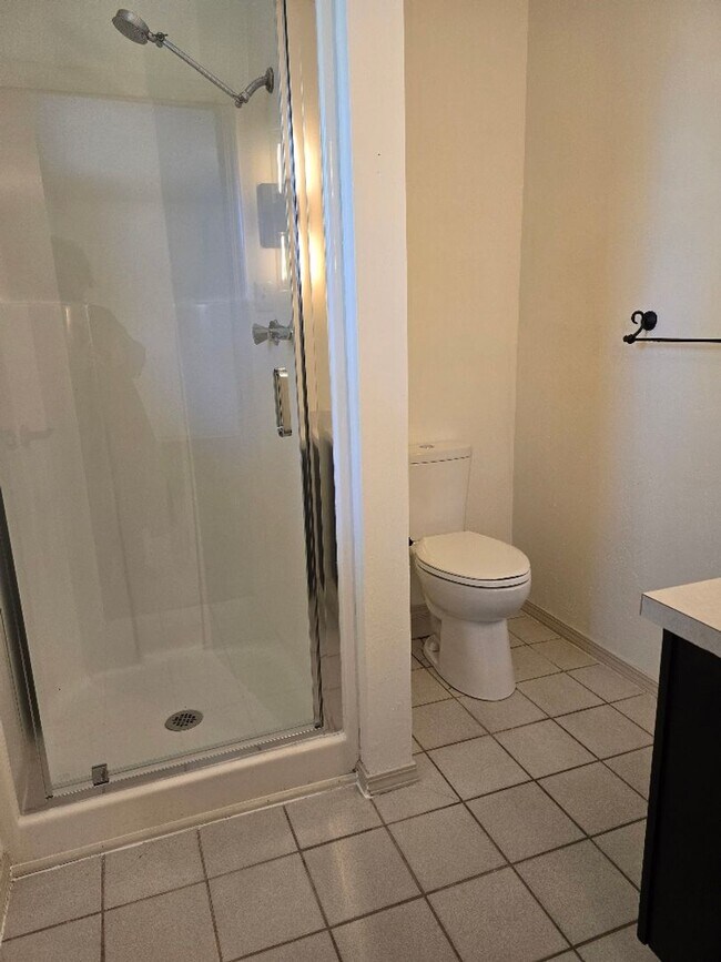 Building Photo - Newly Renovated 3/2/2 with Cul-de-Sac Location