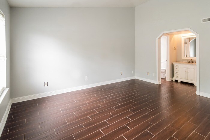 Building Photo - 815 Doulton Ln