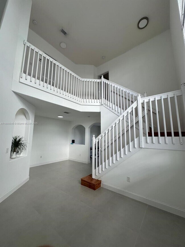 Building Photo - 10101 NW 32nd Terrace