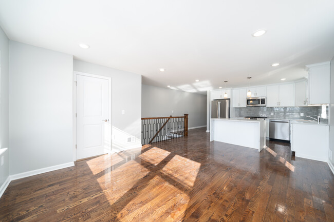 Livingroom/ dinning room - 235 16th Ave