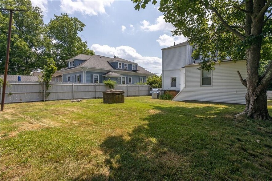 Building Photo - 291 Maple Ave