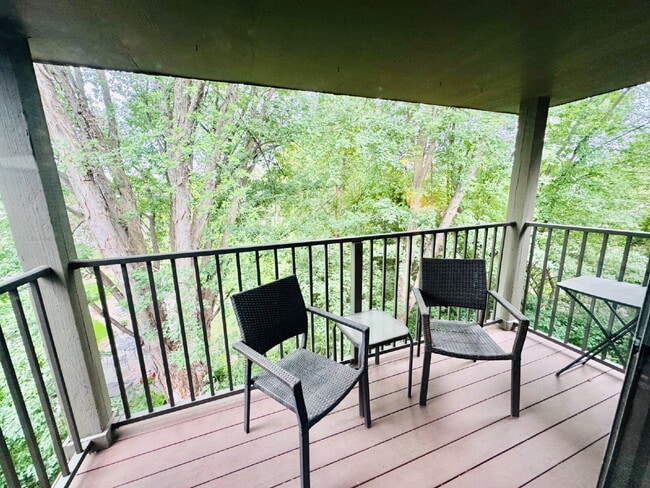Building Photo - Furnished Chic & Spacious 2BR/2BA Condo Oasis in St. Louis Park – 1,160 Sq Ft of Modern Living!