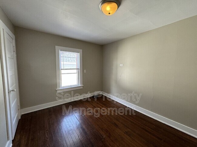 Building Photo - 1230 W Wildwood Ave