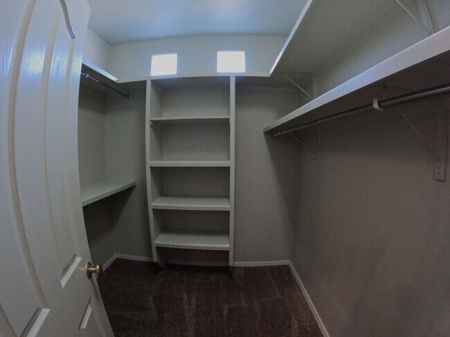 Building Photo - 2210 Dakota Dr