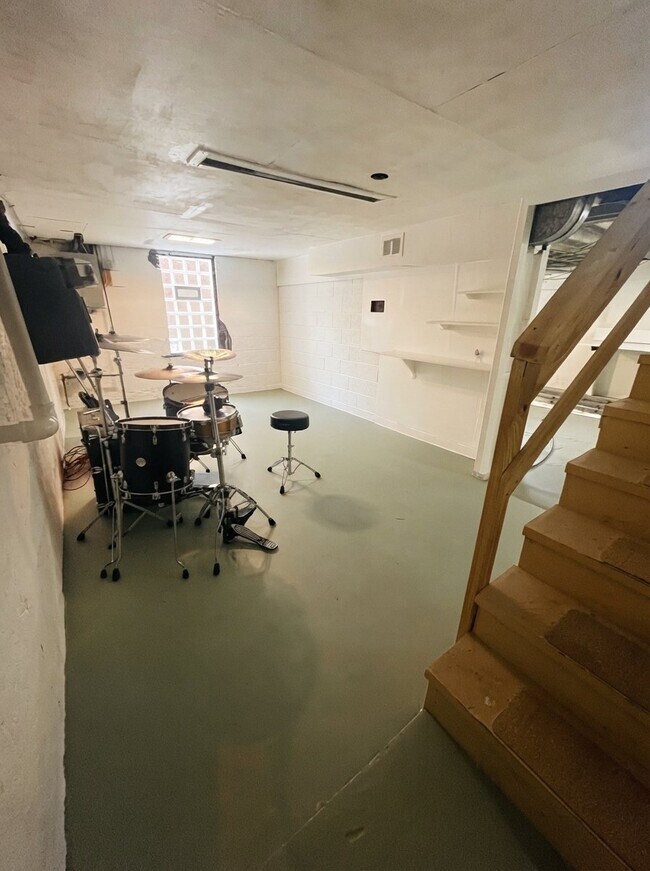 Building Photo - 2424 Vodeli St