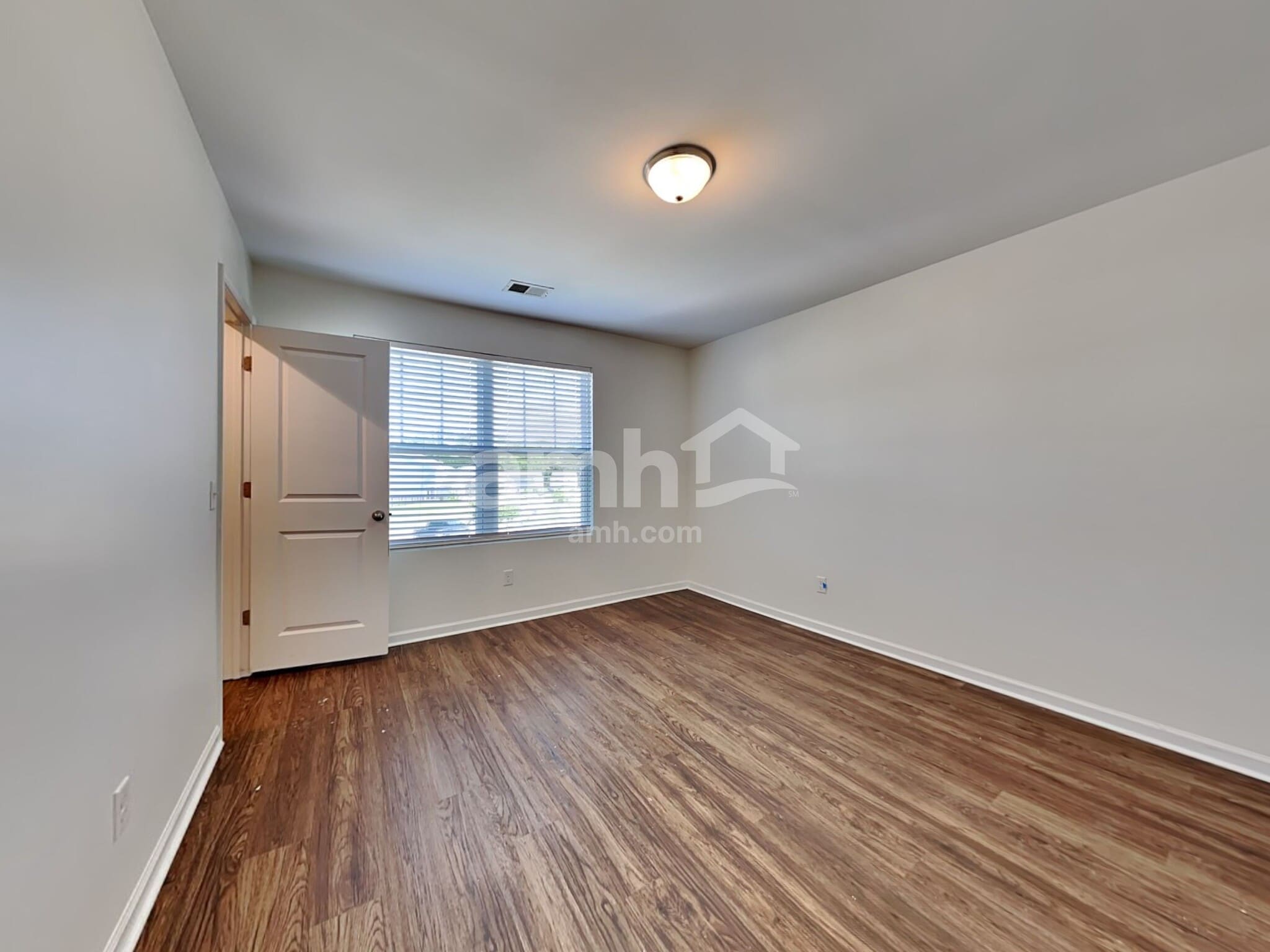Building Photo - 206 Orion Way