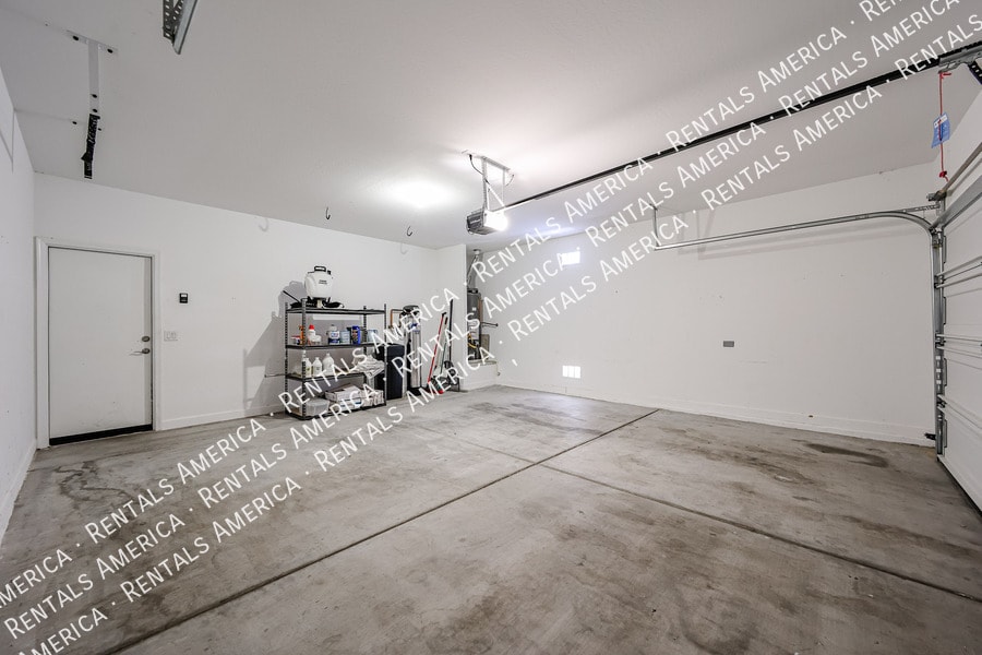 Building Photo - 29539 W Whitton Ave