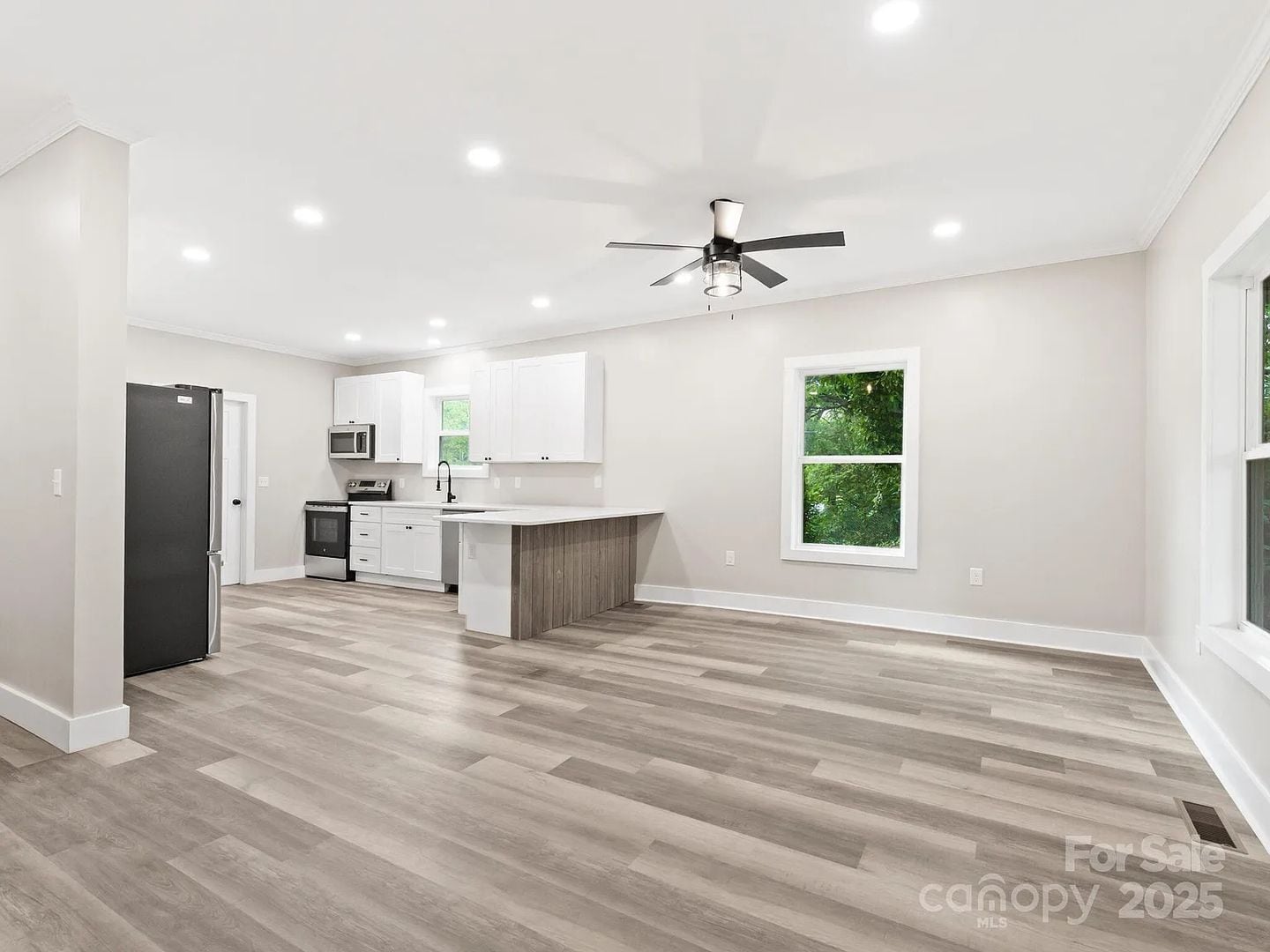 Building Photo - 123 Edwards Ave