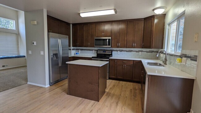 Building Photo - MODERN TWO STORY 3 BED/2.5 BATH WITH FENCE...