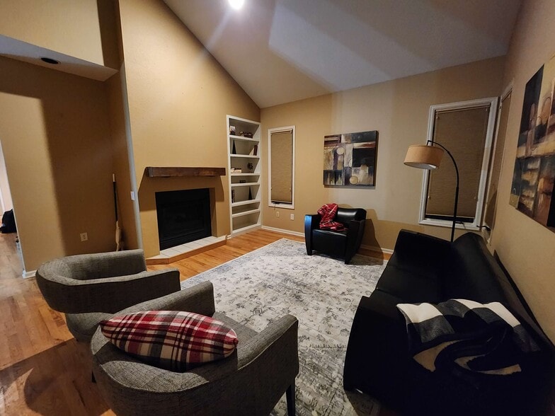 Shared Living Room - 1545 Lodge Ln