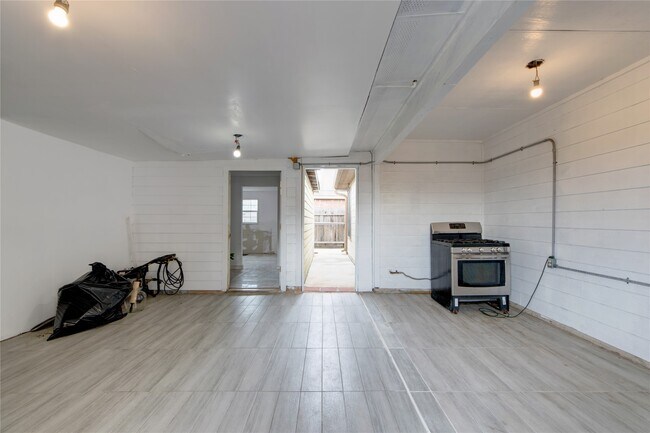 Building Photo - 9322 Limestone Ranch Ln