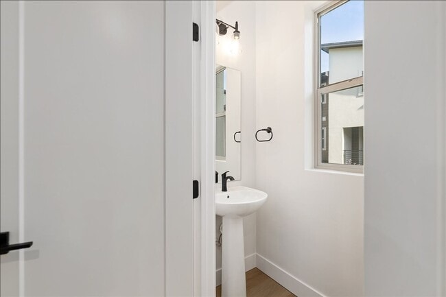 Building Photo - Modern, New 3-Story Boise Bench Townhome with Garage in a Prime Location
