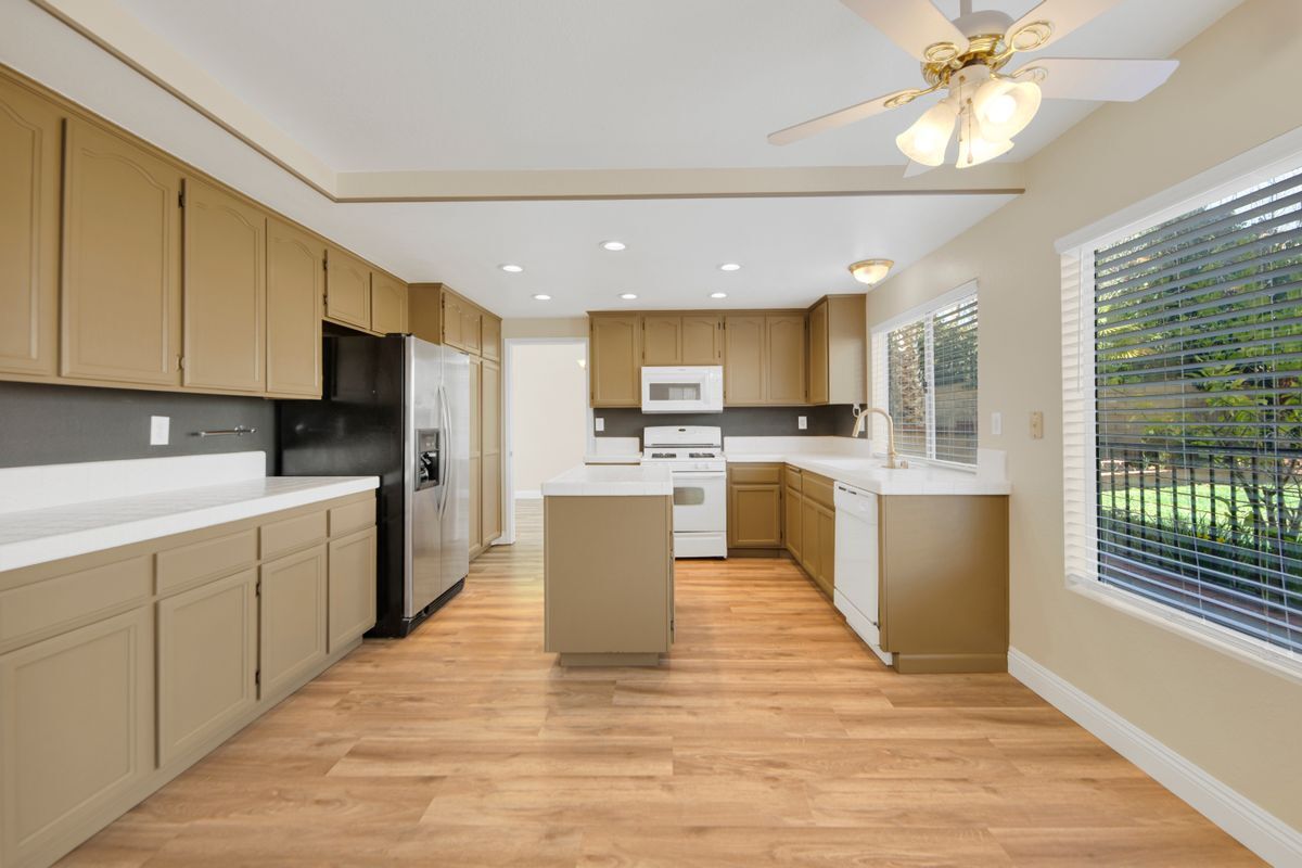 Building Photo - 3201 Angeleno Pl