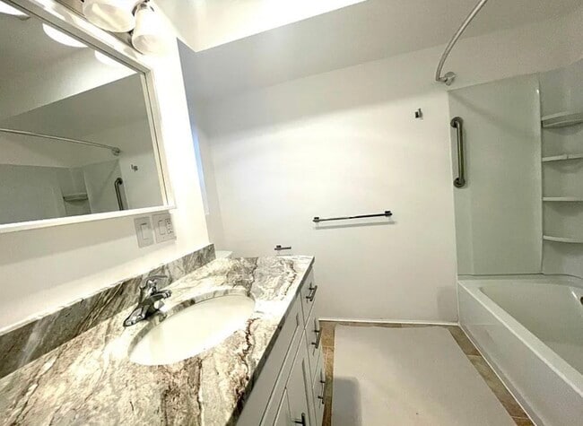 Building Photo - 13 Water St