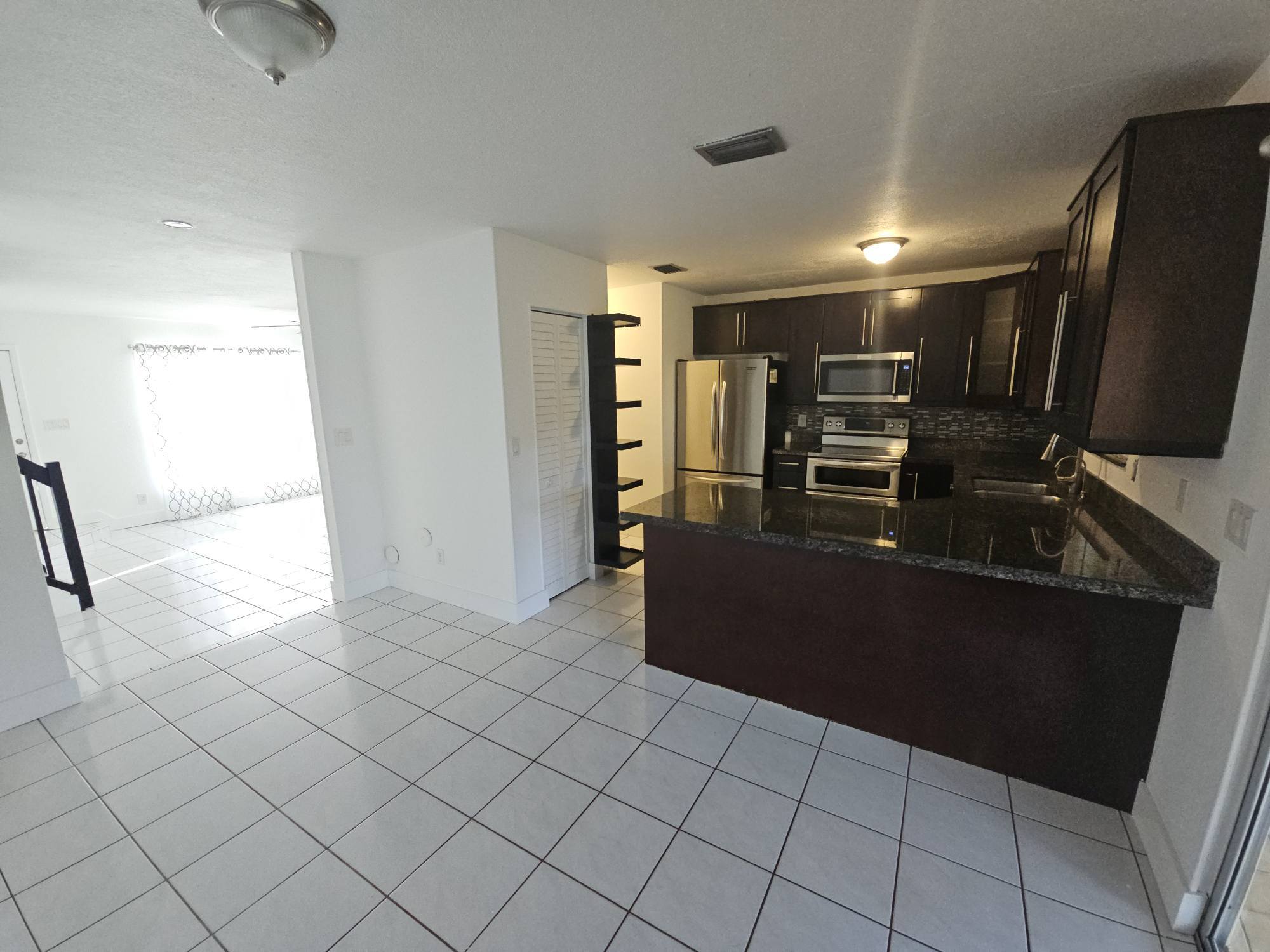 Building Photo - 2925 Belmont Ln