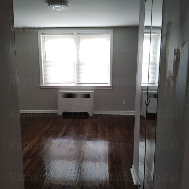 Building Photo - 1532 Bradley Ave