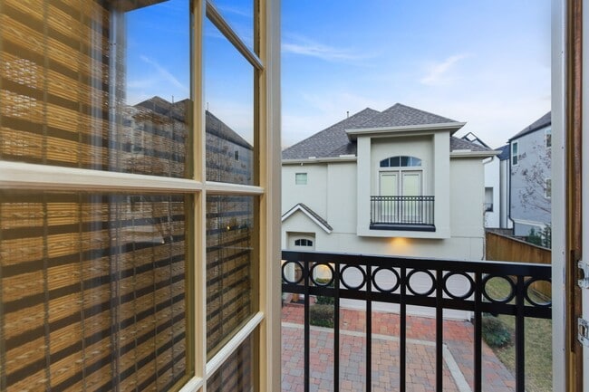 Building Photo - 1303 Sherwood Point Ln