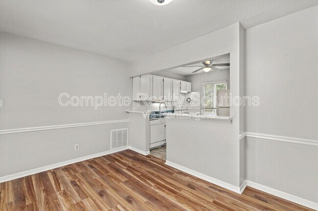 Building Photo - 2042 Gascony Parc Dr
