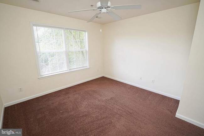 Building Photo - 420 Parkview Ct