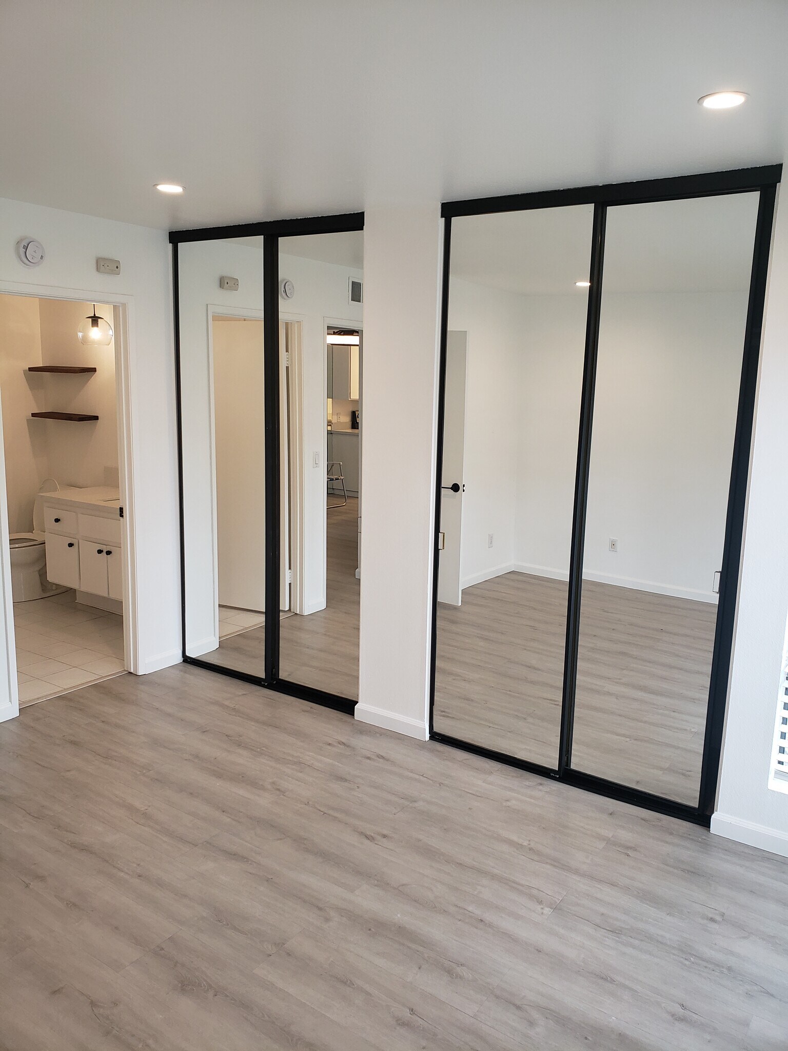 Building Photo - 2323 Huntington St