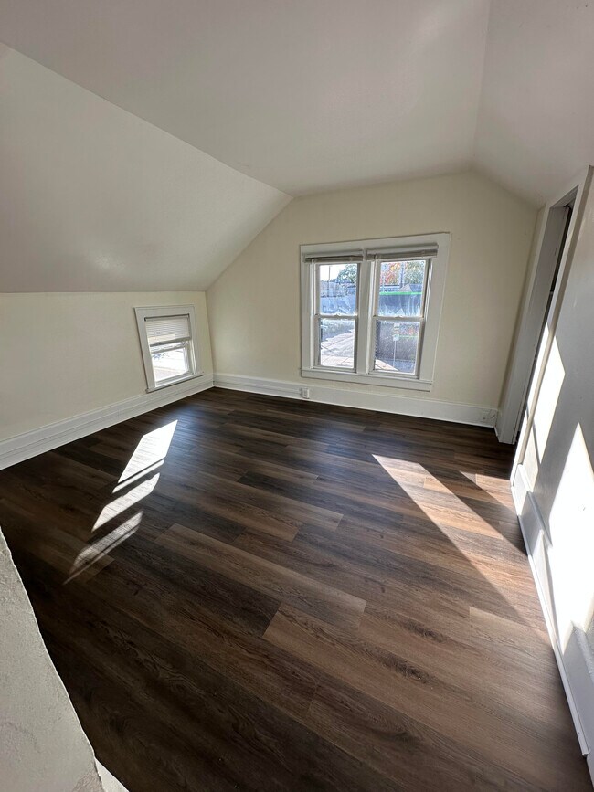 Building Photo - 714 N Main St